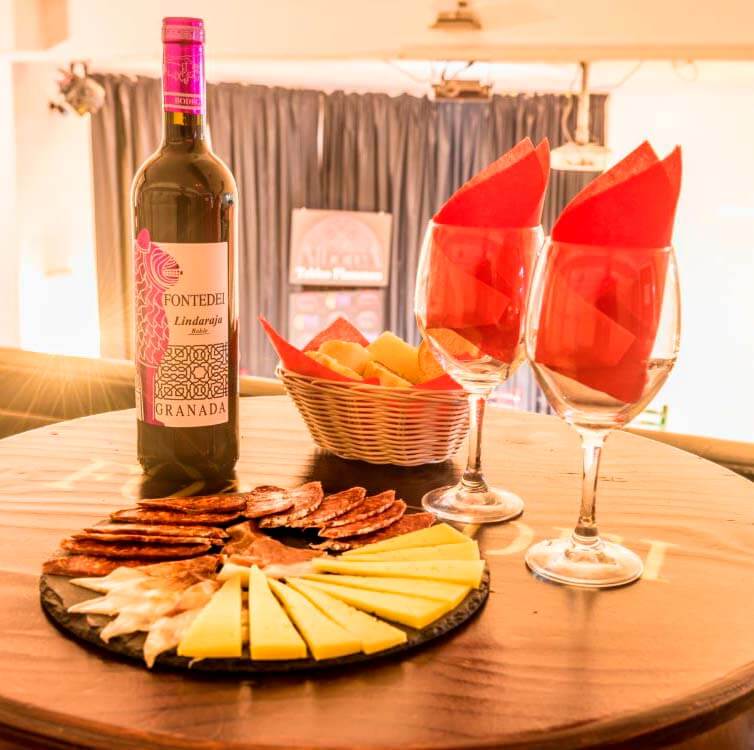 Flamenco con vino en Granada